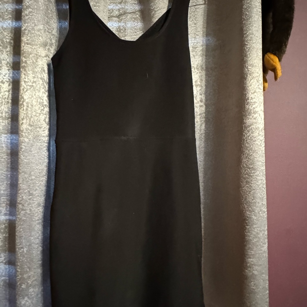 Sleek Black V-Neck Midi Dress